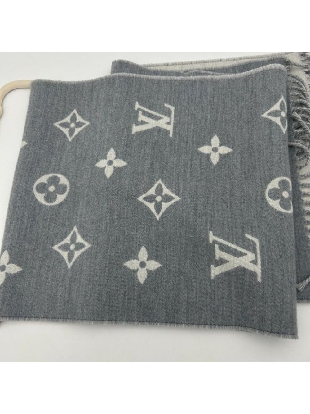 Louis Vuitton Scarf All About Monogram - Picture 9 of 10